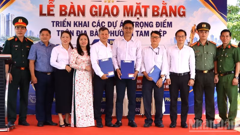 Phường Tam Hiệp và các đơn vị liên quan bàn giao mặt bằng 3 dự án trọng điểm.