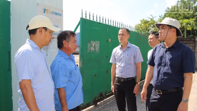 Đoàn lãnh đạo Thành ủy Biên Hòa tiến hành khảo sát việc xử lý các doanh nghiệp tại khu vực 72ha phường Phước Tân.
