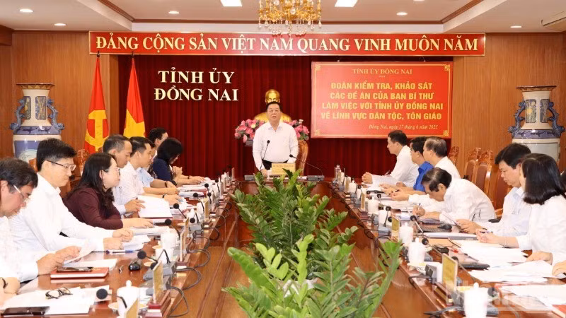 Quang cảnh buổi làm việc của Đoàn công tác Trung ương với Tỉnh ủy Đồng Nai.