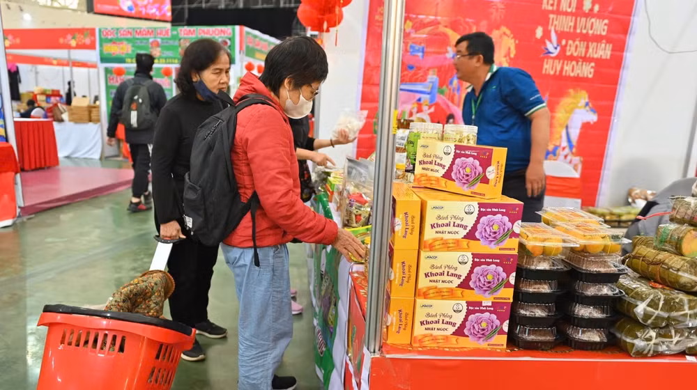 Ngày đầu tiên của Tết Nguyên đán Bính Ngọ 2026 ghi nhận sức mua giảm mạnh so với cao điểm cận Tết.