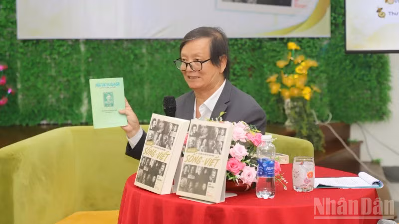 Nhà thơ-Dịch giả Bùi Xuân tại buổi giao lưu.
