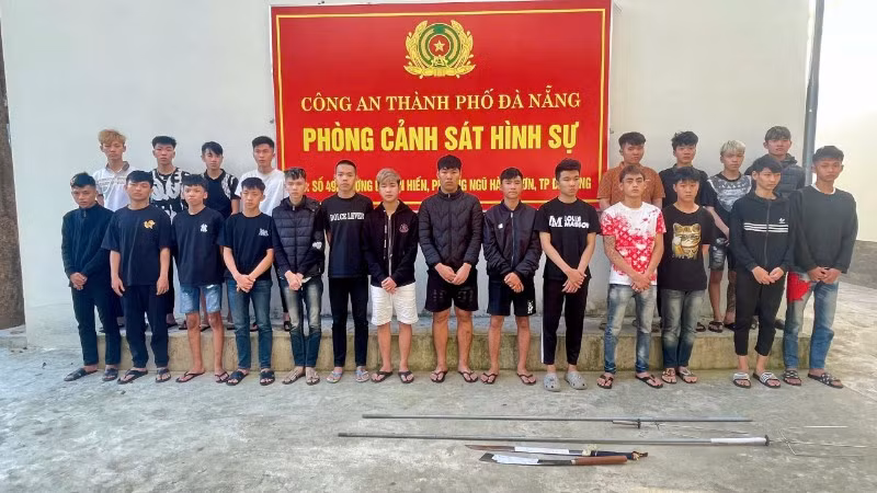 Nhóm đối tượng tại cơ quan công an. (Ảnh: Công an cung cấp)