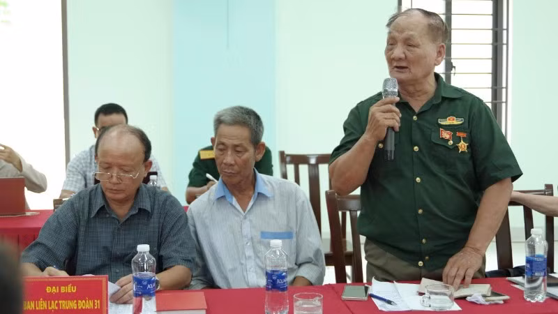 Các đại biểu thông tin về hang Đá Sập tại hội thảo.