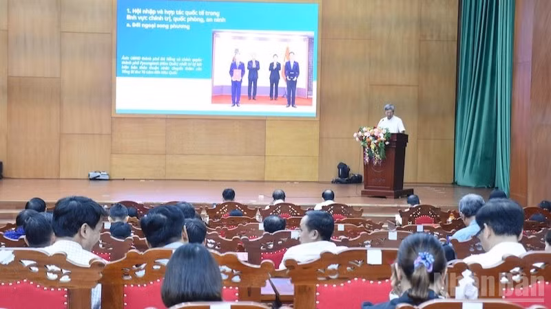 Quang cảnh hội nghị. 