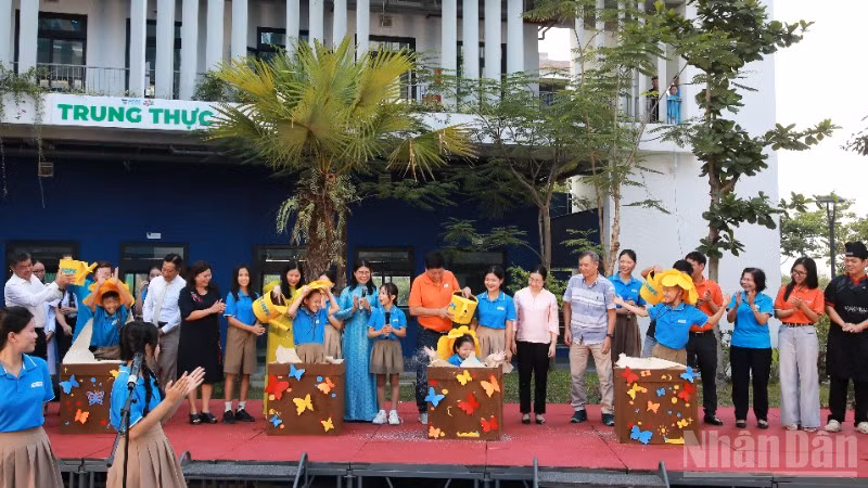 Những hạt mầm hy vọng nhân lên niềm tin yêu cuộc đời tại ngôi trường mang tên Hy vọng. (Ảnh: ANH ĐÀO)