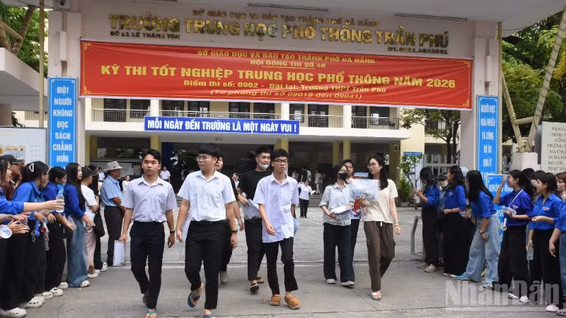 Các thí sinh Đà Nẵng kết thúc ngày thi đầu tiên. (Ảnh: ANH ĐÀO)