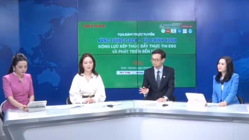 Các khách mời tham gia buổi tọa đàm.
