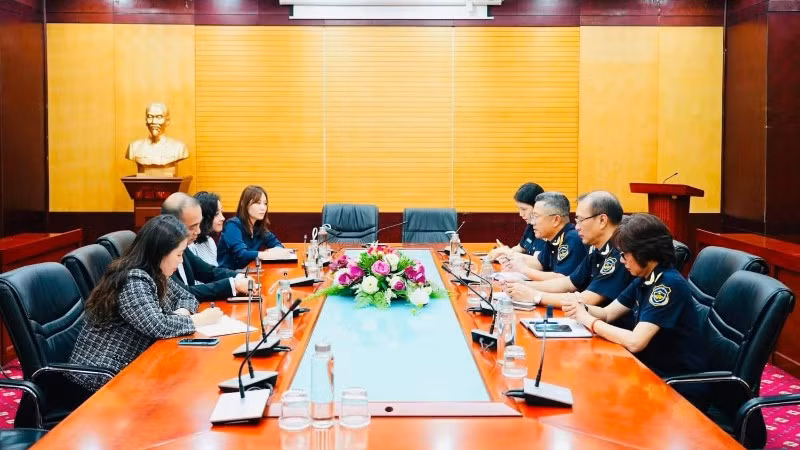 Lãnh đạo Cục Hải quan làm việc với Đoàn đại diện cấp cao Tập đoàn FedEx về thúc đẩy hợp tác trong lĩnh vực hải quan số. 