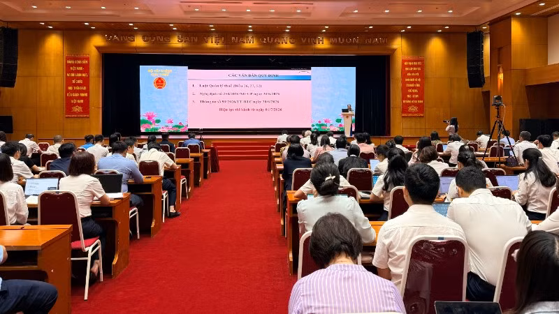 Hội nghị được tổ chức theo hình thức trực tiếp kết hợp trực tuyến, kết nối tới 34 điểm cầu Thuế các tỉnh, thành phố và 350 điểm cầu Thuế cơ sở trên cả nước. (Ảnh: Minh Phương)