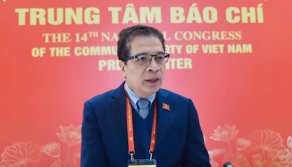 Đại sứ Đặc mệnh toàn quyền nước Cộng hòa xã hội chủ nghĩa Việt Nam tại Liên bang Nga Đặng Minh Khôi trả lời phỏng vấn phóng viên Báo Nhân Dân bên lề Đại hội.