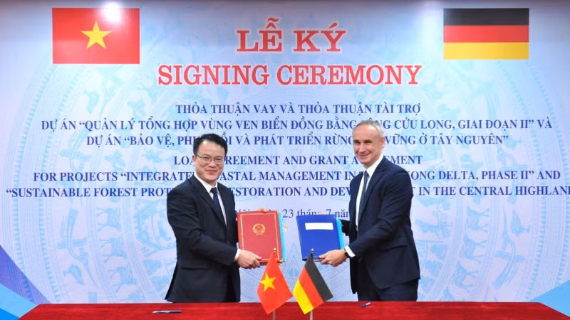 Lễ ký kết Thỏa thuận vay và Thỏa thuận viện trợ giữa Việt Nam và Đức cho hai dự án về thích ứng biến đổi khí hậu và phát triển rừng bền vững.