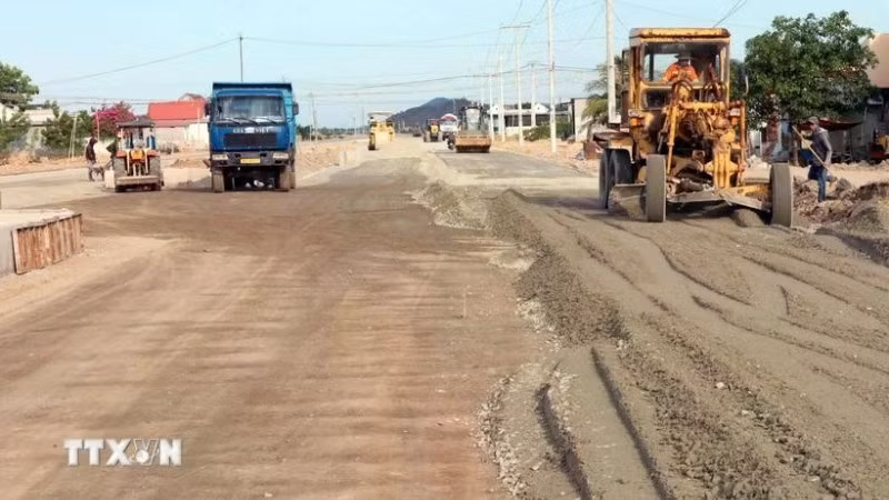 Các bộ, ngành và địa phương đang tập trung đẩy nhanh tiến độ giải ngân vốn đầu tư công năm 2026. (Ảnh: TTXVN) 