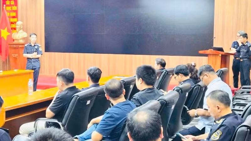 Công chức hải quan tham gia tập huấn triển khai phần mềm quản lý phương tiện vận tải xuất nhập cảnh. 