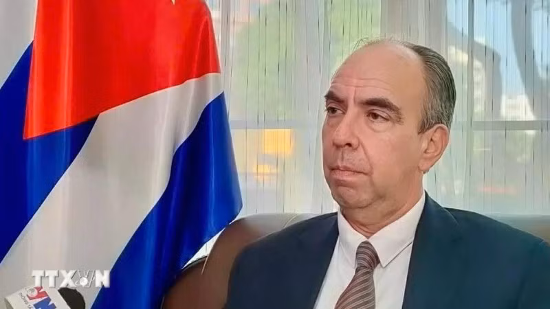 Đại sứ Cuba Rogelio Polanco Fuentes trả lời phỏng vấn TTXVN. (Ảnh: TTXVN) 