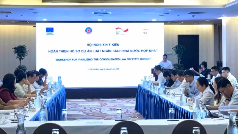 Các đại biểu tham dự Hội nghị góp ý hoàn thiện hồ sơ dự án Luật Ngân sách nhà nước (hợp nhất). 
