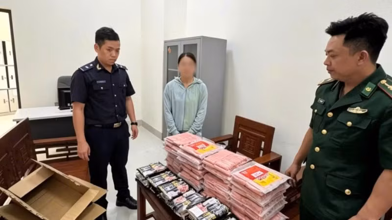 Tang vật thực phẩm đông lạnh không có hóa đơn, chứng từ hợp pháp do lực lượng chức năng thu giữ. 