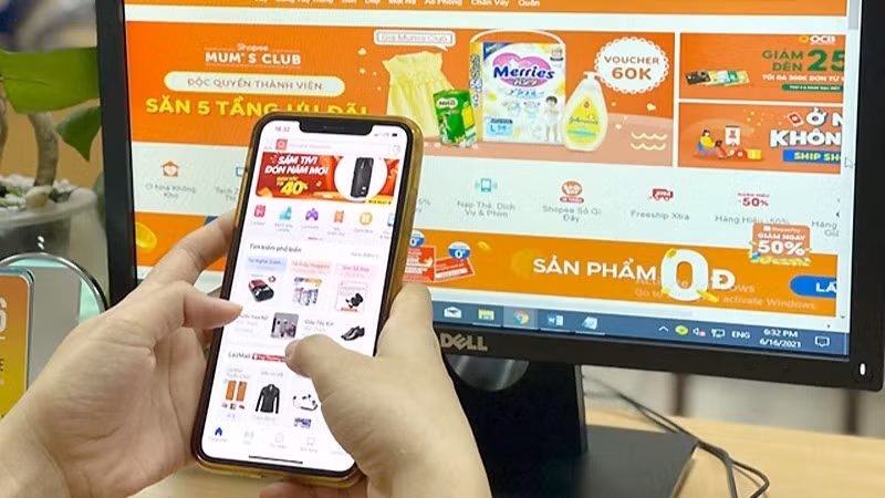 Hoạt động bán hàng trực tuyến thu hút đông đảo hộ, cá nhân kinh doanh tham gia. 