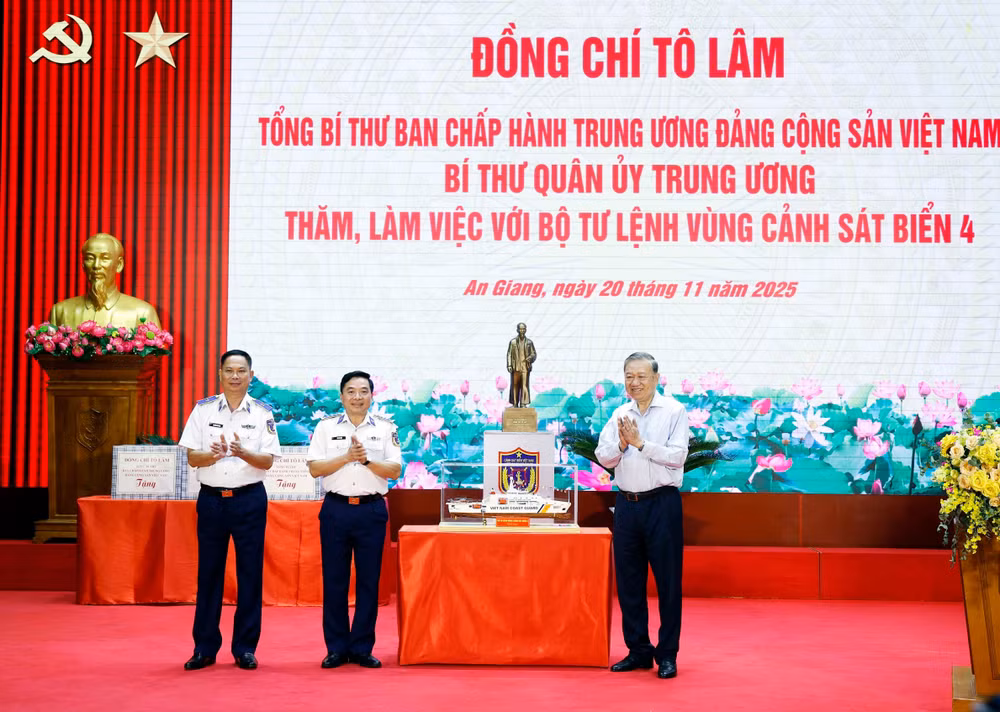 vna-potal-tong-bi-thu-tham-lam-viec-voi-bo-tu-lenh-vung-canh-sat-bien-4-8420416.jpg