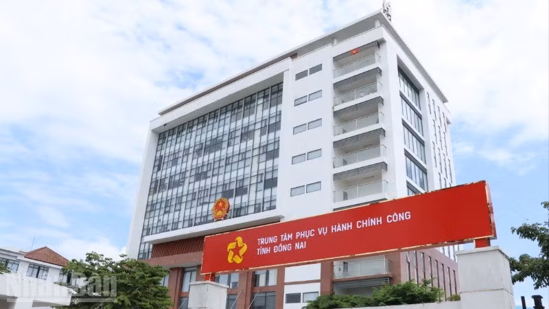 Tòa nhà Trụ sở Ủy ban nhân dân thành phố Biên Hòa (cũ) được sắp xếp làm Trung tâm Phục vụ hành chính công tỉnh Đồng Nai và một số đơn vị.