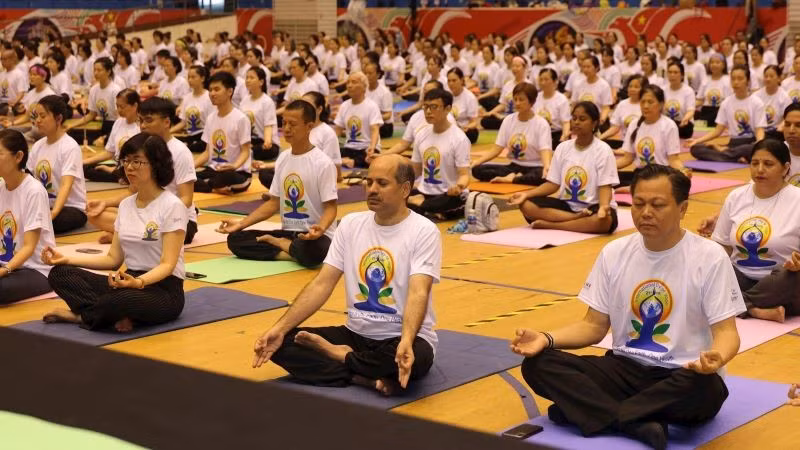 dongienyoga1.jpg