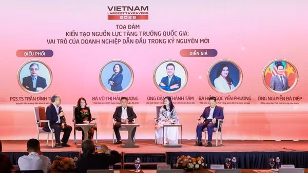 Phiên tọa đàm tại Lễ Vinh danh các doanh nghiệp nộp ngân sách lớn nhất Việt Nam năm 2026. (Ảnh: PV)