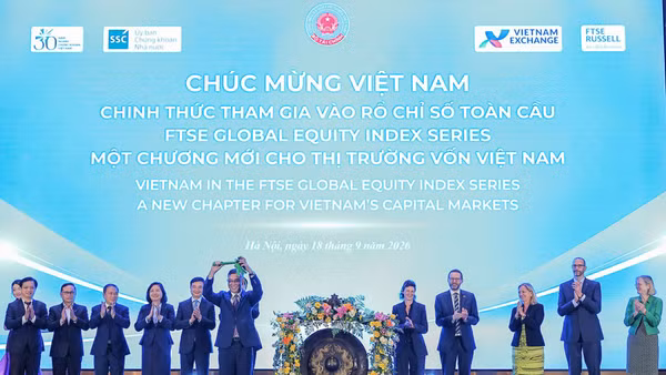 Nghi thức đánh cồng đánh dấu mốc quan trọng để Việt Nam chính thức tham gia vào rổ chỉ số toàn cầu - FTSE Russell Global Equity Index Series. (Ảnh: PV)