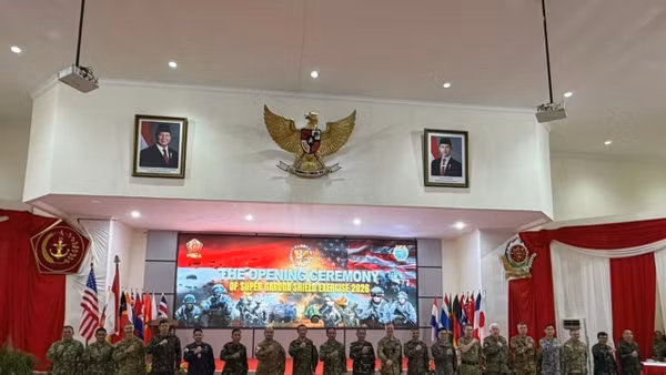 Các đại diện tham dự Diễn tập Super Garuda Shield 2026. (Ảnh: TTXVN)