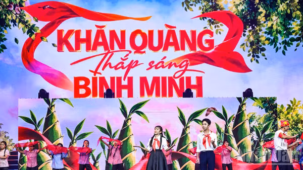 Nhìn lại những hình ảnh ấn tượng trong chương trình Chắp cánh tuổi thơ
