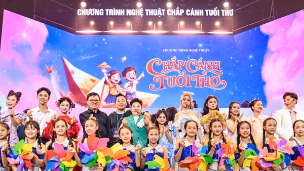Chương trình nghệ thuật “Chắp cánh tuổi thơ” do Báo Nhân Dân tổ chức ngày 10/10. (Ảnh: THÀNH ĐẠT)