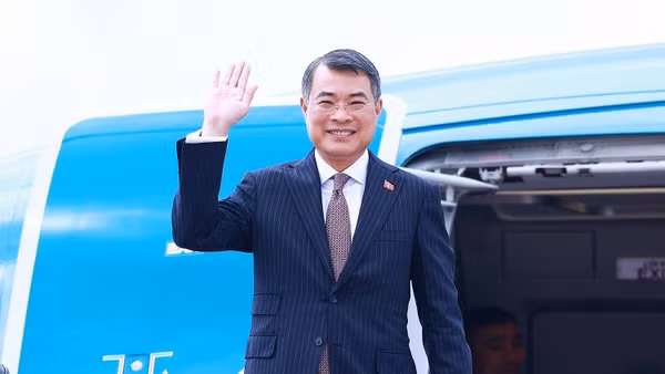 Thủ tướng Lê Minh Hưng rời thủ đô Phnom Penh về nước, kết thúc tốt đẹp chuyến thăm chính thức Vương quốc Campuchia. (Ảnh: TTXVN)