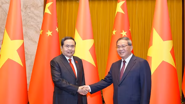 Chủ tịch Quốc hội Trần Thanh Mẫn hội kiến Thủ tướng Trung Quốc Lý Cường. (Ảnh: TTXVN)