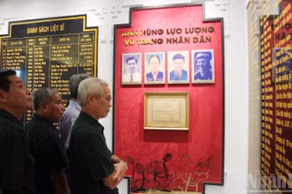 Chỉnh trang và sắp xếp, trưng bày hiện vật tại Đền tưởng niệm Anh hùng liệt sĩ Bình Trưng.