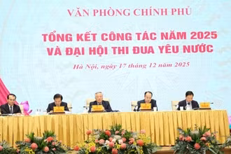 Phó Thủ tướng Thường trực Chính phủ Nguyễn Hòa Bình dự Hội nghị tổng kết năm 2025 và Đại hội thi đua yêu nước do Văn phòng Chính phủ tổ chức. (Ảnh: VGP)