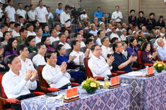 Các đại biểu tham dự Chương trình "Về nguồn-hướng tới tương lai" tại xã Tân Trào, tỉnh Tuyên Quang. (Ảnh: DUY LINH)