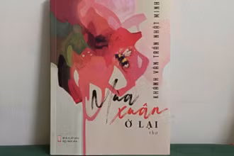 Tác phẩm "Mùa xuân ở lại" của nhà thơ Trần Nhật Minh.