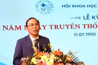 Thứ trưởng Nông nghiệp và Môi trường Phùng Đức Tiến phát biểu tại Lễ kỷ niệm 75 năm Ngày truyền thống ngành thú y Việt Nam.