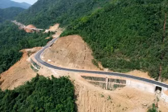 Dự án đường thành phố Bắc Kạn đi hồ Ba Bể, kết nối sang Na Hang (Tuyên Quang) cơ bản hoàn thành đoạn tới hồ Ba Bể. 
