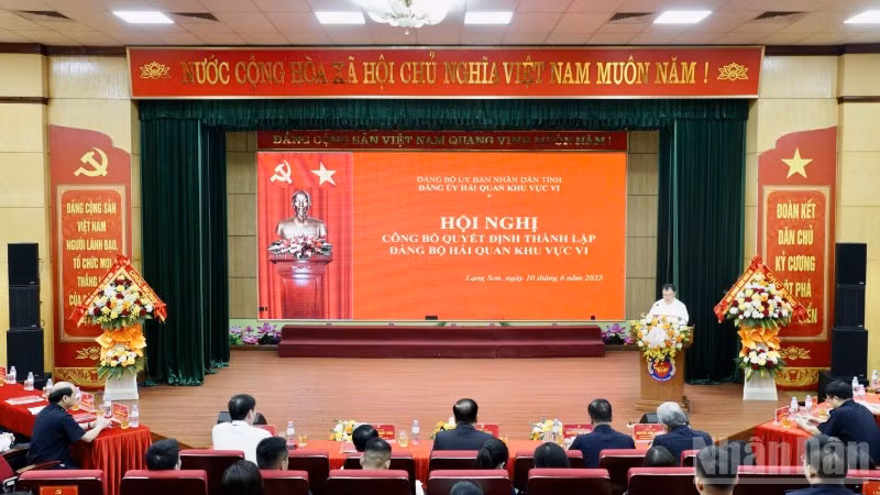 Quang cảnh Hội nghị công bố thành lập Đảng bộ Hải quan khu vực VI.