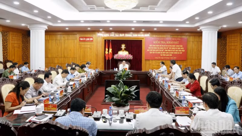 Đồng chí Nguyễn Trọng Nghĩa, Ủy viên Bộ Chính trị, Bí thư Trung ương Đảng, Trưởng Ban Tuyên giáo và Dân vận Trung ương với Tỉnh ủy chủ trì buổi làm việc với Tỉnh ủy Lạng Sơn về việc thực hiện Chỉ thị 30-CT/TW và kết quả thực hiện sắp xếp tổ chức bộ máy đơn vị hành chính 2 cấp.
