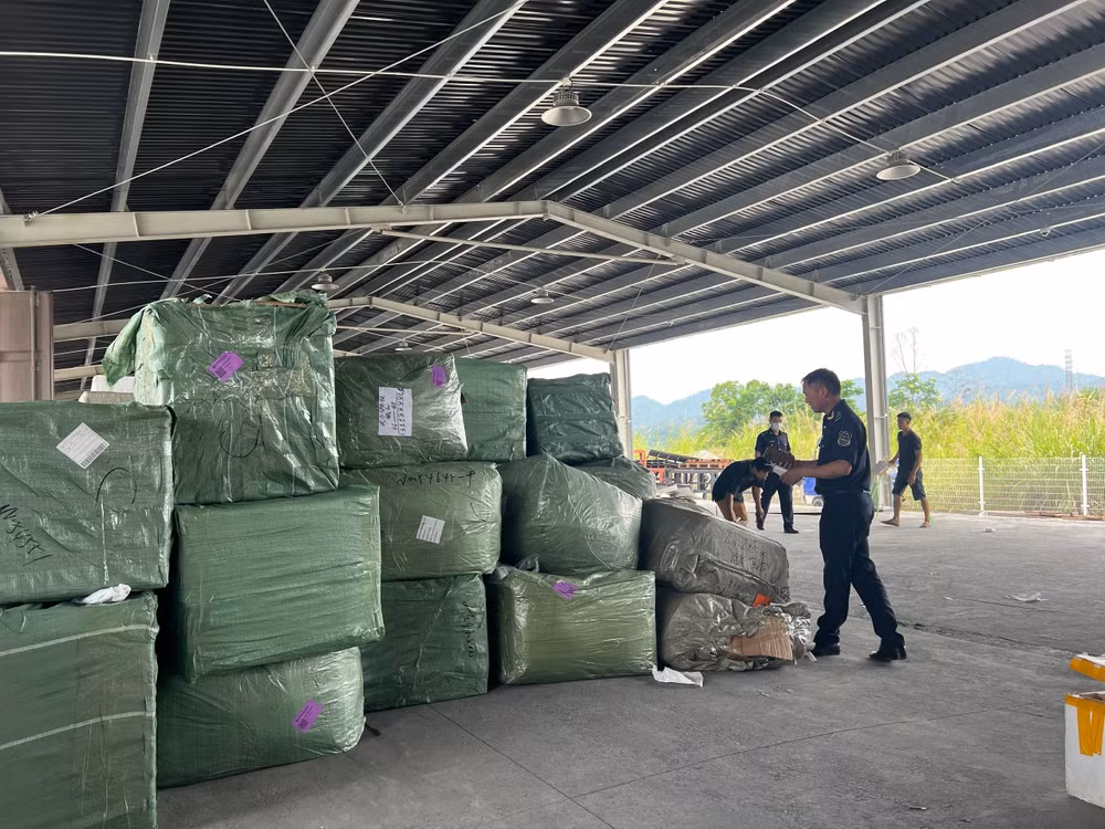 Lô hàng giả mạo nhãn hiệu, xuất xứ được lực lượng Hải quan Khu vực VI phát hiện, kiểm tra.