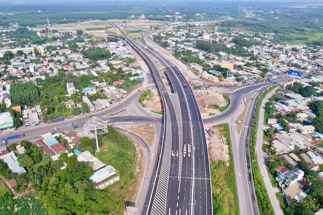 Cao tốc Bến Lức-Long Thành dài gần 58km chính thức thông xe toàn tuyến, đưa vào khai thác kể từ 1/10. (Ảnh: THIÊN VƯƠNG)