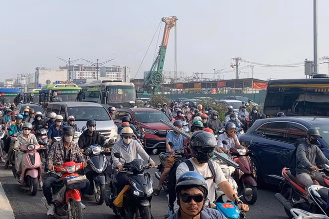 Phân luồng giao thông phục vụ thi công tuyến Metro 2 (Bến Thành-Tham Lương)