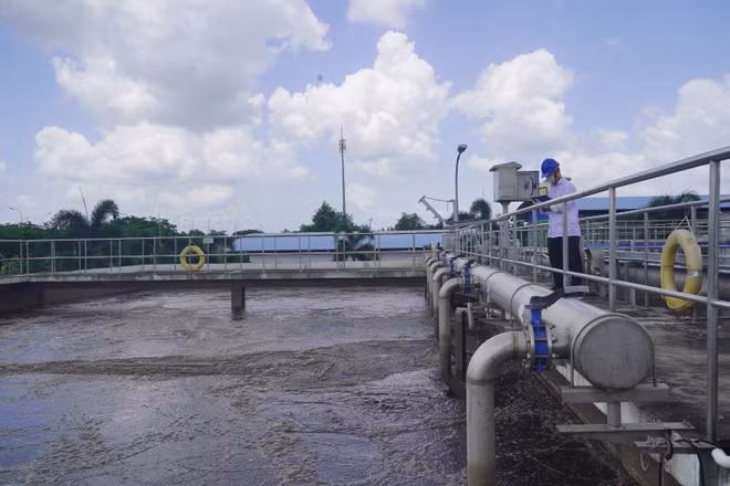 Hệ thống xử lý nước thải tập trung tại Khu công nghiệp Hiệp Phước. (Ảnh: THẾ ANH)