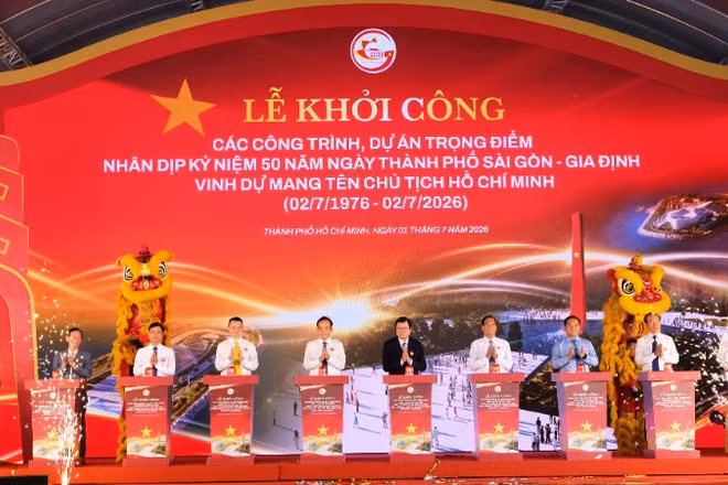 Ủy ban nhân dân Thành phố Hồ Chí Minh tổ chức khởi công 8 Công trình, dự án trọng điểm nhân dịp kỷ niệm 50 năm ngày Thành phố Sài Gòn-Gia Định vinh dự mang tên Chủ tịch Hồ Chí Minh (2/7/1976-2/7/2026). (Ảnh: THẾ ANH)