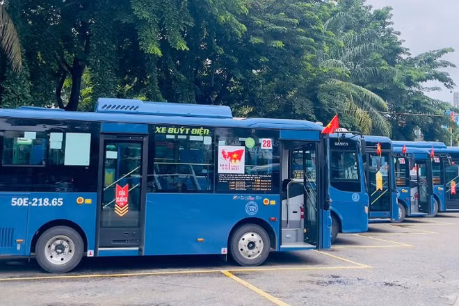 Thành phố Hồ Chí Minh hiện có 47 tuyến xe buýt điện với 606 xe đang hoạt động. (Ảnh: QUÝ HIỀN)