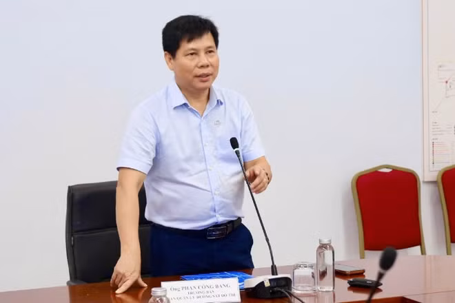 Ông Phan Công Bằng, Trưởng Ban Quản lý Đường sắt đô thị Thành phố Hồ Chí Minh (MAUR) thông tin với báo chí về công tác trọng tâm trong tháng 6 liên quan đến các dự án metro. (Ảnh: VÕ LÊ)