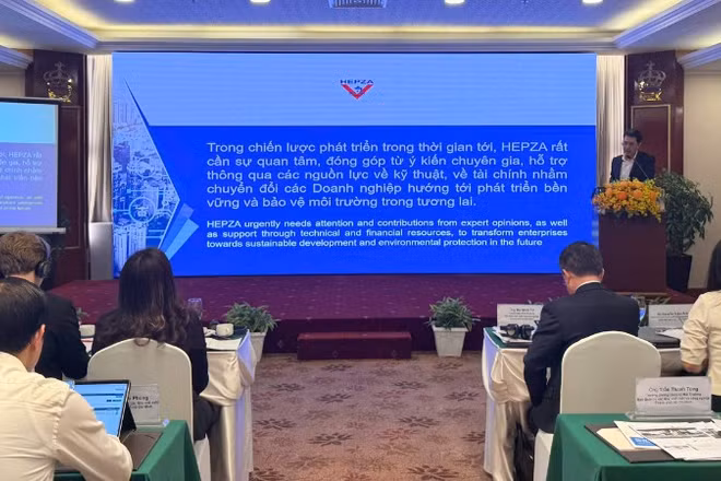 Hội thảo về “Thúc đẩy mô hình Khu công nghiệp sinh thái-Hướng tới phát triển kinh tế tuần hoàn và giảm phát thải carbon cho Thành phố Hồ Chí Minh”. (Ảnh: VÕ LÊ)