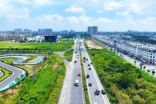 Đầu tư hạ tầng giao thông để góp phần phát triển kinh tế-xã hội trên địa bàn phường Bình Trưng. (Ảnh: HƯƠNG MỸ)