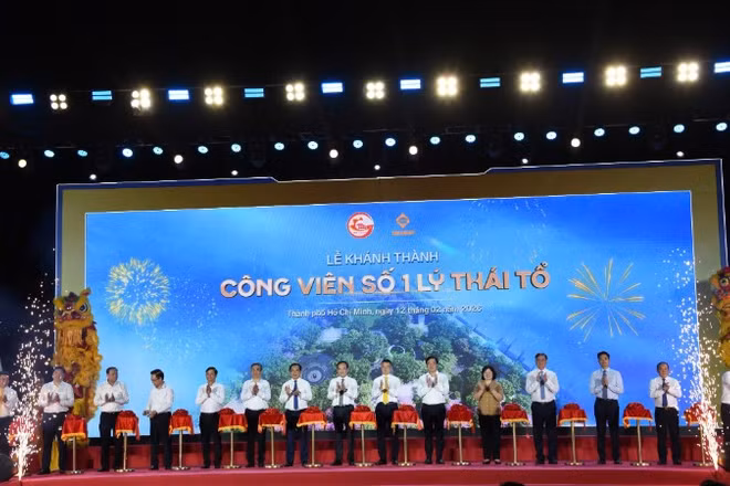 Thành phố Hồ Chí Minh khánh thành Công viên số 1 Lý Thái Tổ. Nơi đây không chỉ là không gian dành tưởng niệm các nạn nhân Covid-19, mà còn mở ra một khoảng xanh nhân văn giữa lòng đô thị. (Ảnh: VÕ LÊ)