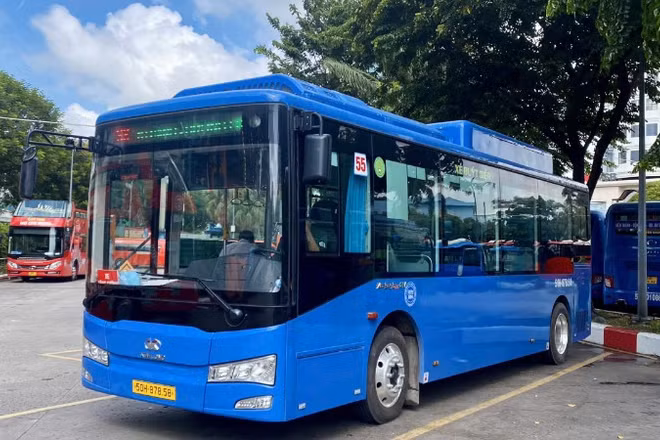 Xe buýt điện hiện chiếm gần 50% số phương tiện giao thông công cộng tại Thành phố Hồ Chí Minh. (Ảnh: VÕ LÊ)